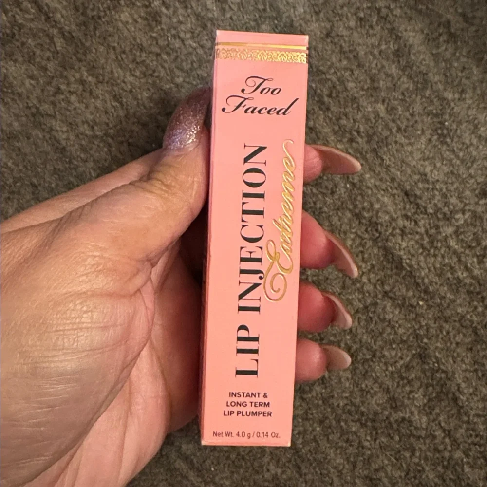 New Too Faced‎ Lip Injection Extreme